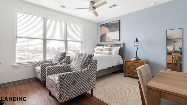 Building Photo - 302 13th St S