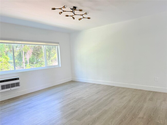 Building Photo - 9270 E Bay Harbor Dr