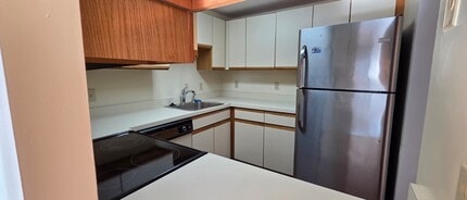 Building Photo - 200 Ledgewood Dr