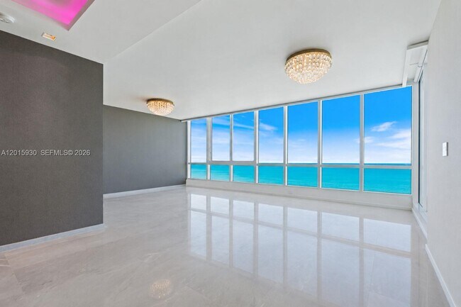 Foto del edificio - 100 South Pointe Dr