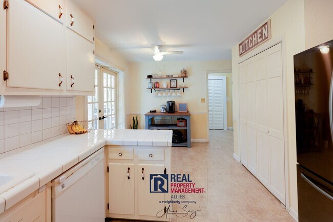 Building Photo - Charming Roswell Home