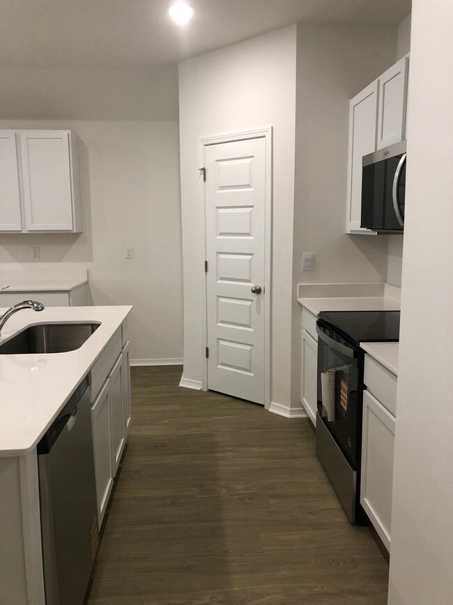Building Photo - Rare 4 Bedroom For Rent