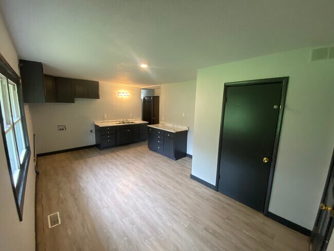 Building Photo - 908 Shasta Dr