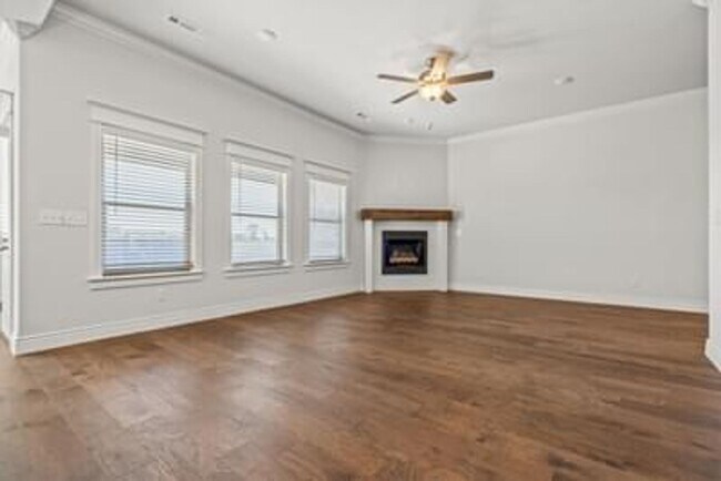 Building Photo - 1124 Laux Ln