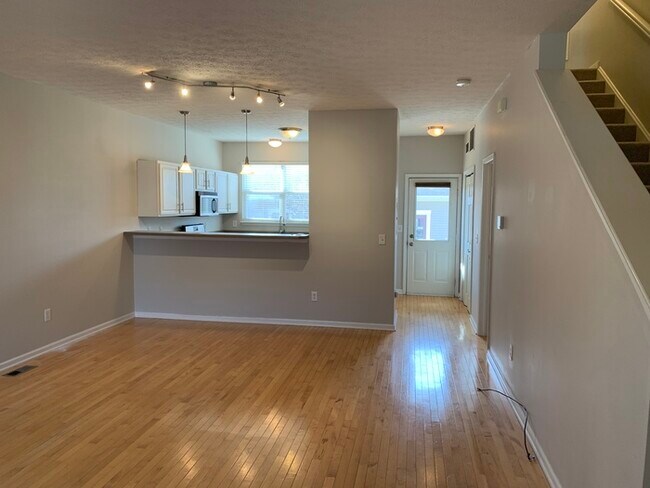 Building Photo - The perfect downtown condo