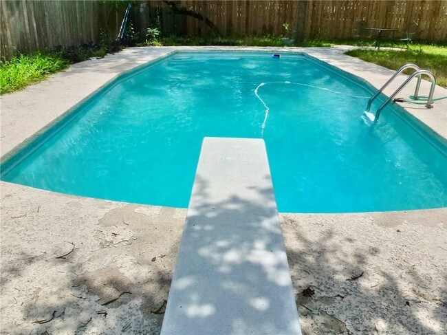 Building Photo - 11100 Balcones Woods Cir
