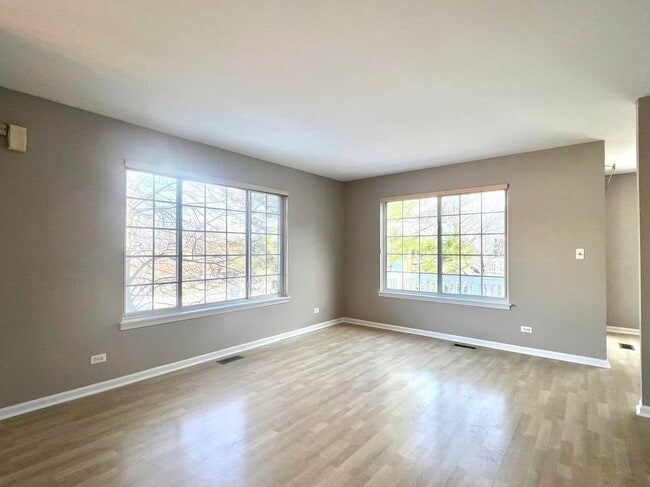 Building Photo - 3356 Ravinia Cir