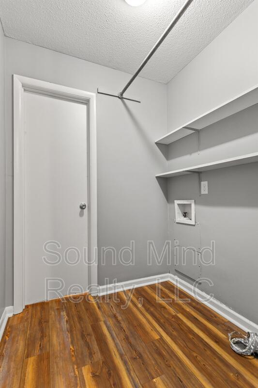 Building Photo - 405 Anderson St