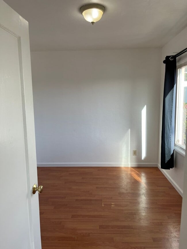 Foto del edificio - 2740 73rd Ave Unit B