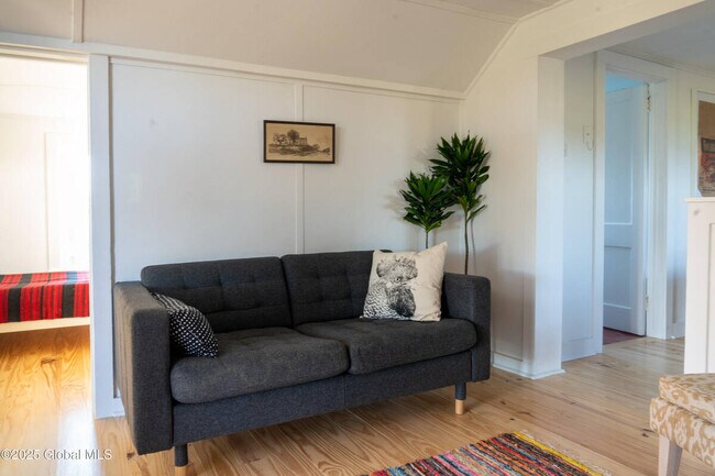 Foto del edificio - 32 Treeland Farm Rd