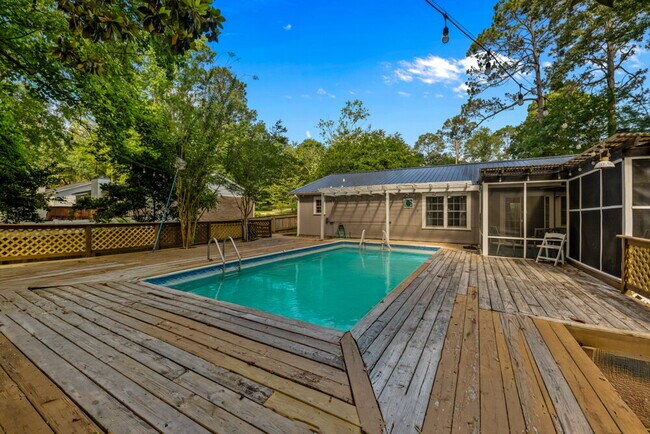 Foto del edificio - Killearn POOL Home