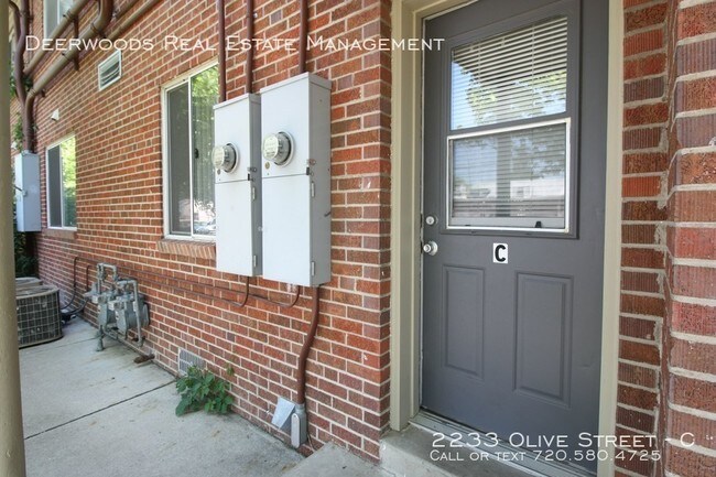 Building Photo - 2233 Olive St