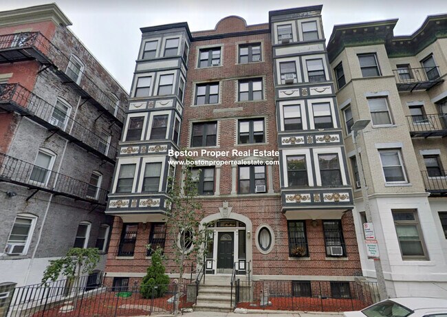 Building Photo - 75 Burbank St
