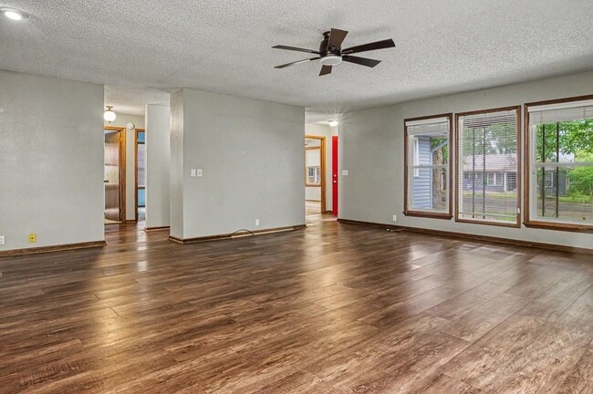 Building Photo - West Gate Area Home | Home | Unfurnished