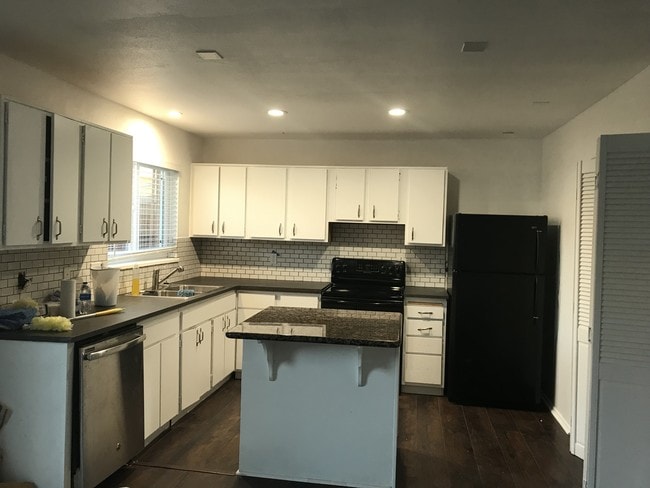 Kitchen - 3930 S Yosemite St