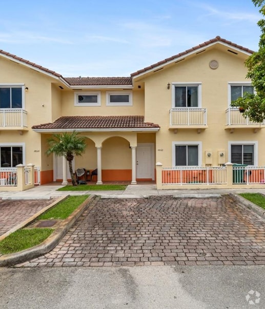 Building Photo - 10832 NW 74th Ct