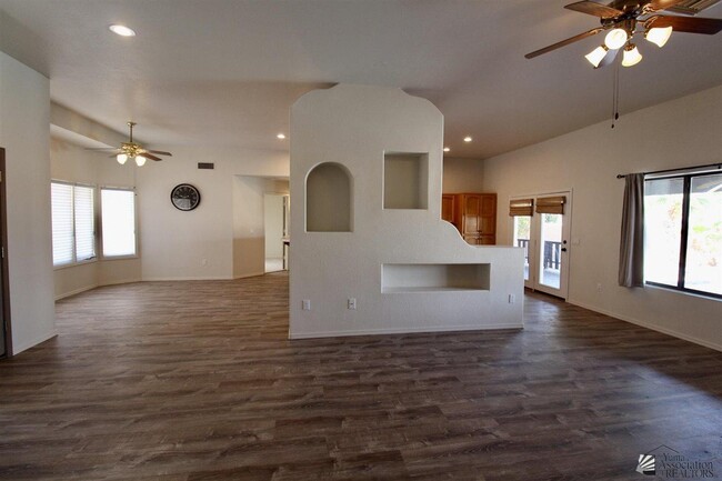 Building Photo - 10614 S Del Vista Dr