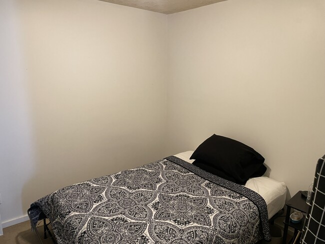 Building Photo - 121 N 8th St