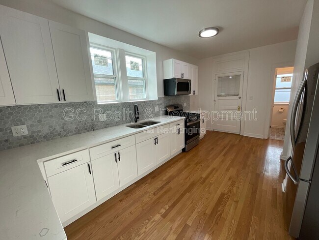 Foto del edificio - 7512 N Claremont Ave