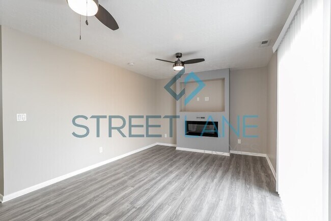 Building Photo - REDUCED!