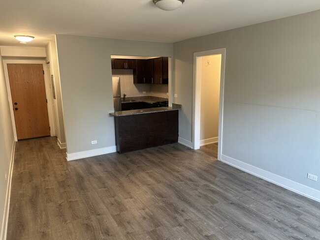 Building Photo - 540 W Aldine Ave