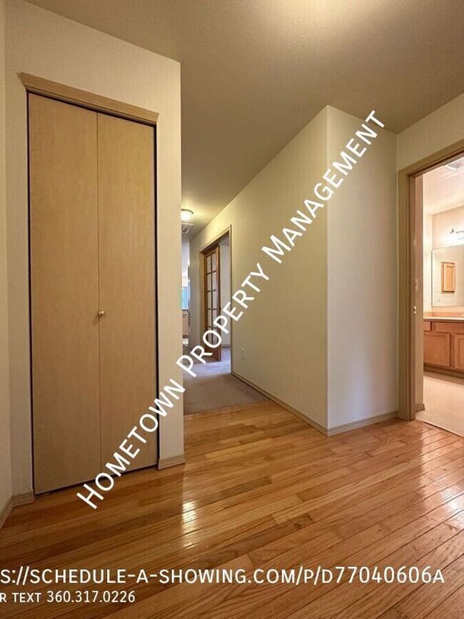 Building Photo - Gorgeous West Olympia Home with w/ Den - A...