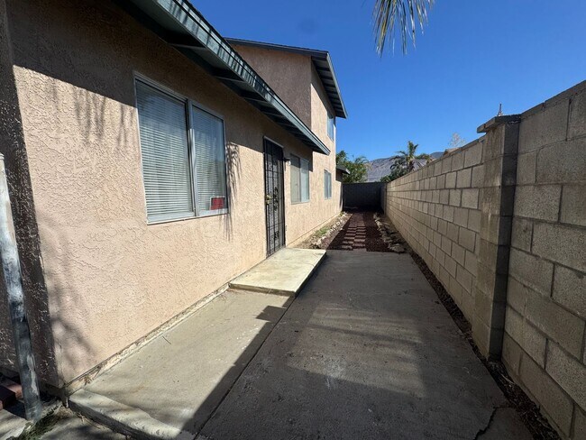 Building Photo - MeadSt221-223