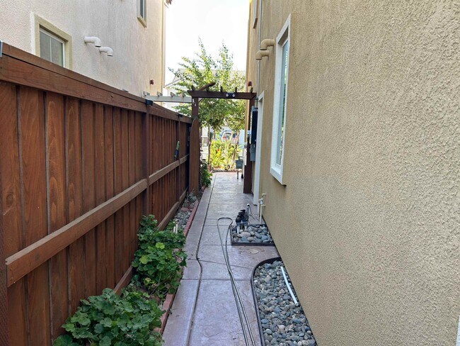 Foto del edificio - 456 St Jorge Ave