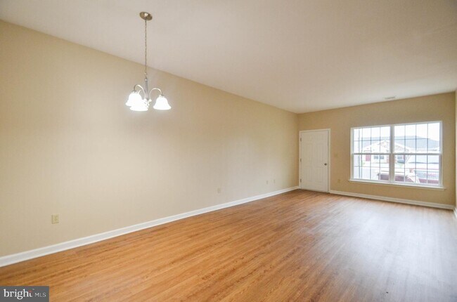 Building Photo - 210 Huntington Ln