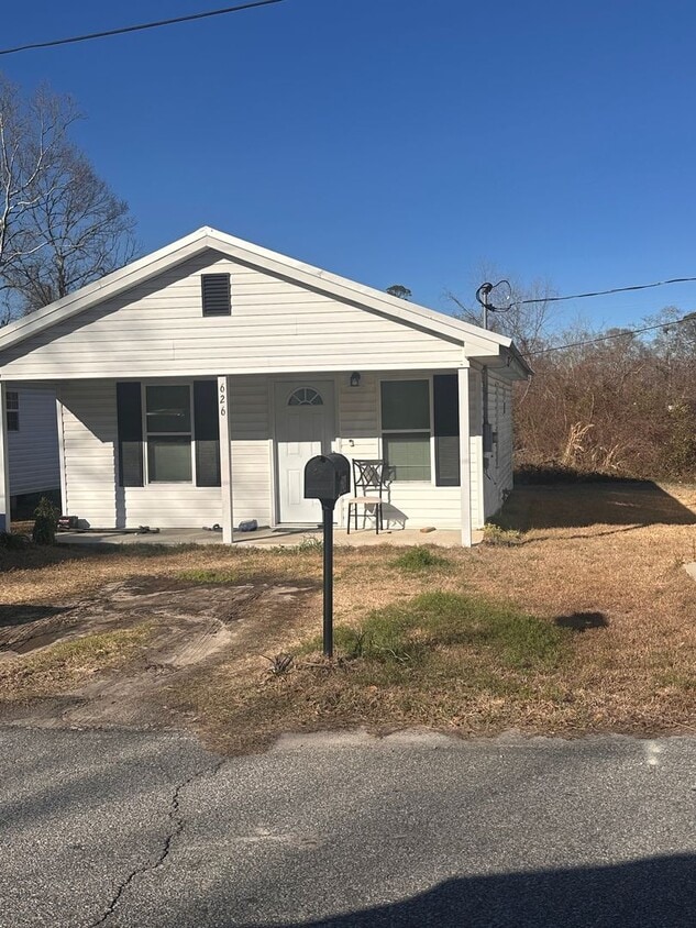 Building Photo - 2 Bed/1 Bath House