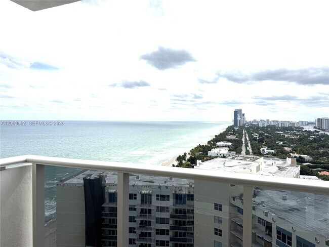 Foto del edificio - 3140 S Ocean Dr