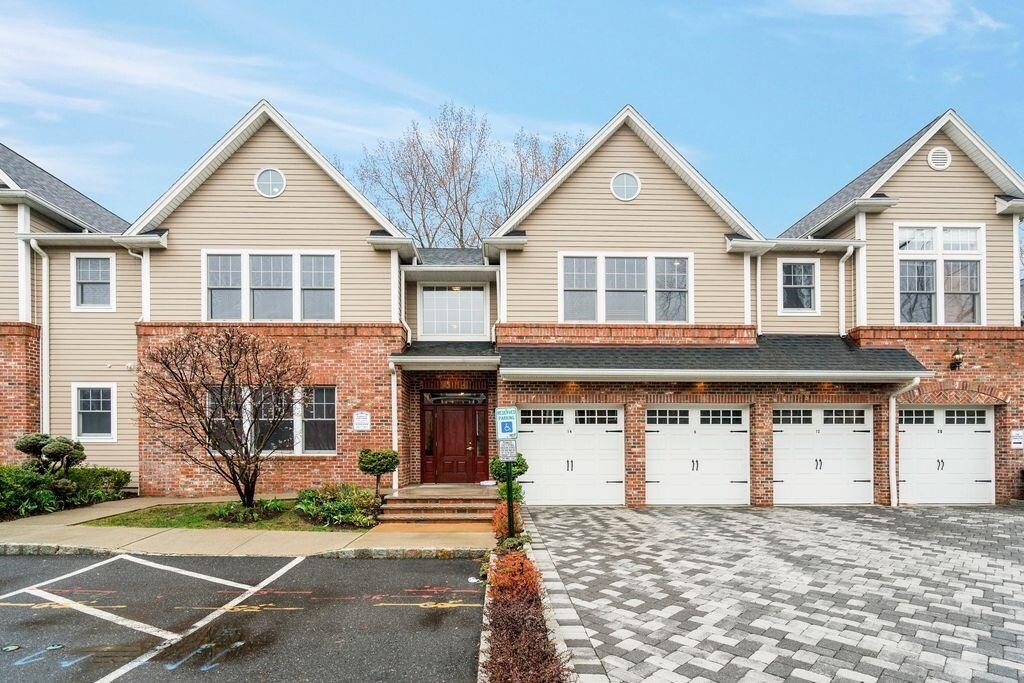 Foto principal - 14 Hemlock Lane