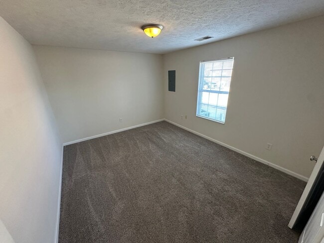 Building Photo - 125 Rocky Rd