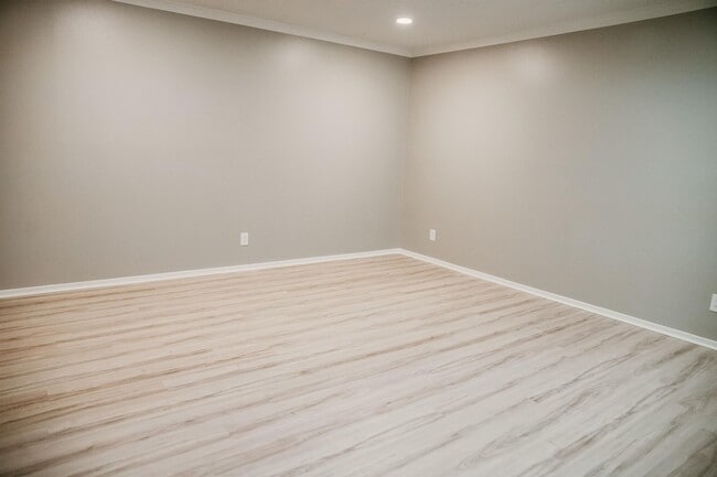 Building Photo - 106 Idlewood St