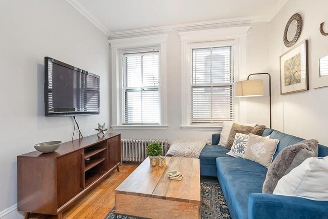 Building Photo - 70 Phillips St