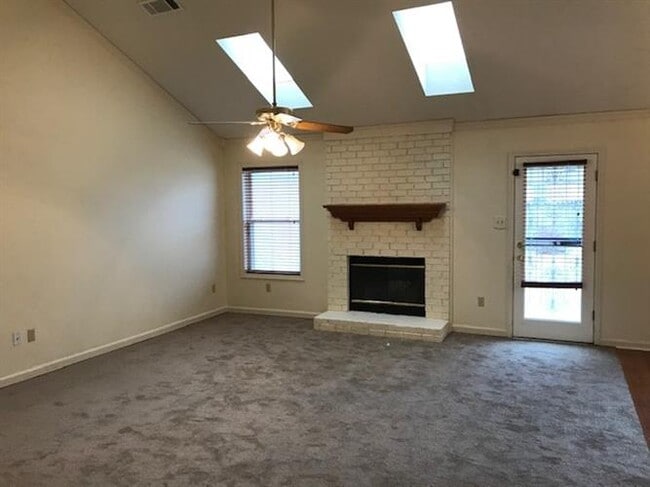 Building Photo - 6678 Millgrove Park Dr