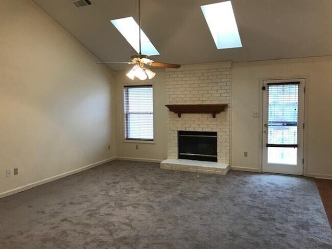 Foto del edificio - 6678 Millgrove Park Dr