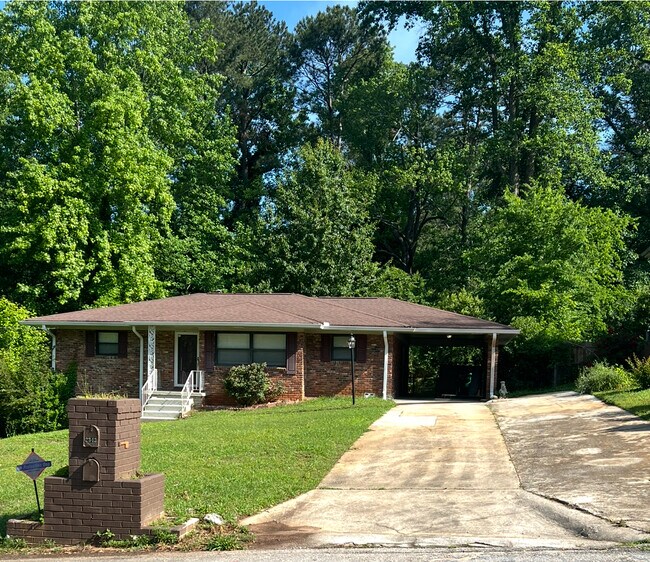 Foto del edificio - 2343 Green Forrest Dr