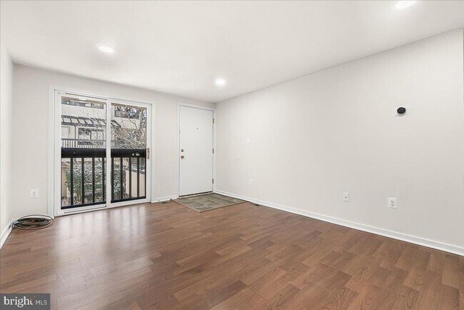 Foto del edificio - 9713 Hellingly Pl