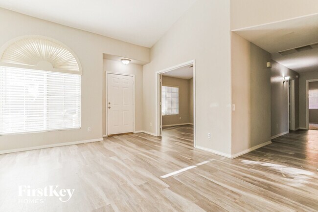 Foto del edificio - 1380 W Gary Dr