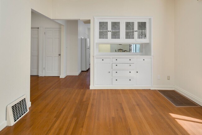 Building Photo - 5646 Ravenna LLC