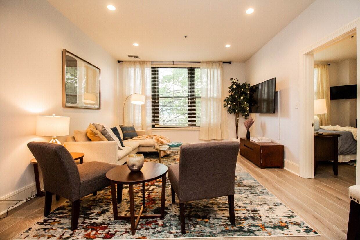 Foto principal - 1387 Washington St