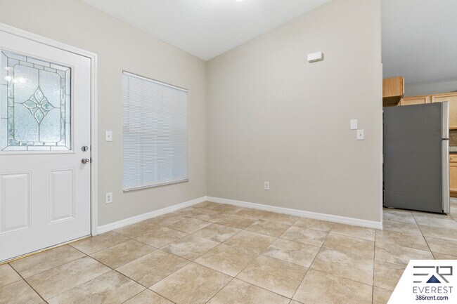 Building Photo - 730 Flora St