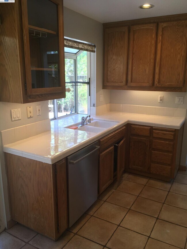 Foto del edificio - 293 Aspenridge Dr