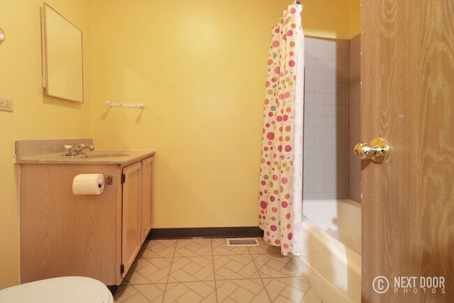 Foto del edificio - 1133 E 83rd St