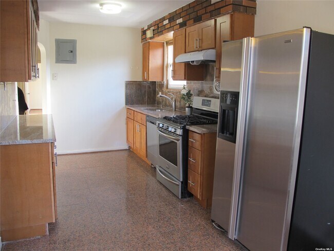 Foto del edificio - 212-02 43rd Ave