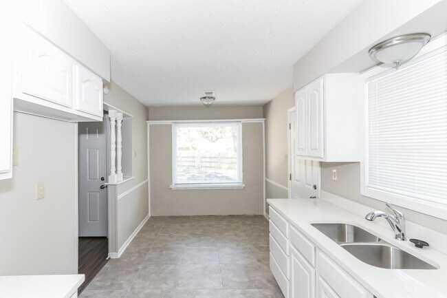 Building Photo - 6076 Elk Grove Rd