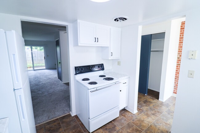 Building Photo - Sutton Avenue Apartments
