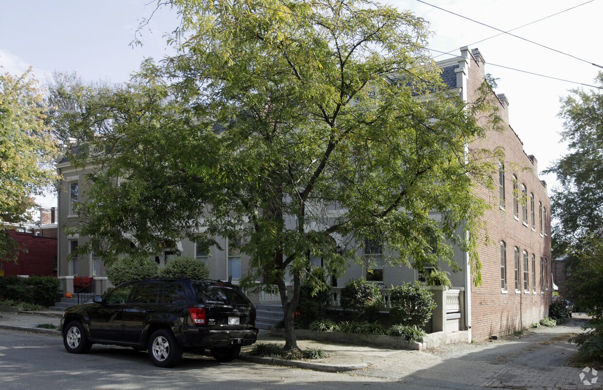 Building Photo - 201-205 N Davis Ave