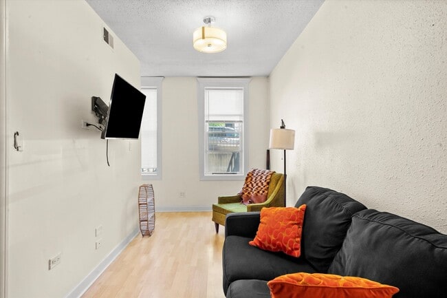 Building Photo - 1322 N Bosworth Ave